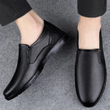 Hnzxzm Leather Men Shoes Slip on loafers Casual Italian Soft Men Loafers Handmade Moccasins Breathable Boat Shoes men Zapatos Hombre