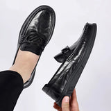 Hnzxzm Soft Sole Genuine Leather Luxury Driving Shoes for Men Fashion Acsual Spring Autumn Men's Dress Shoe Metal Designer Loafers Male